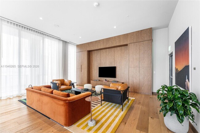 Building Photo - 11 NE 6th St