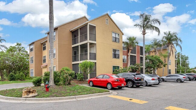 Building Photo - Charming 1BD/1BTH Ground Level Condo in St...