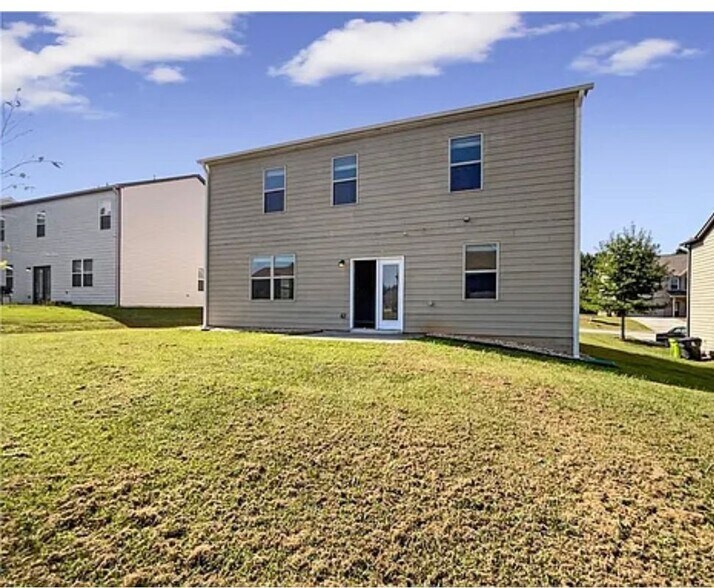 Building Photo - 444 Lake Ridge Ln