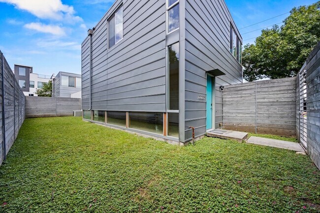 Building Photo - 2223 Annex Ave