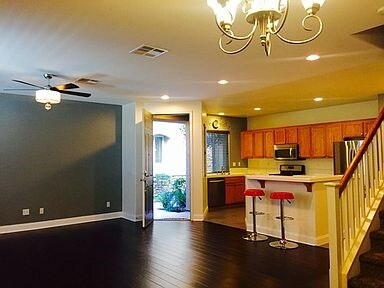 Building Photo - 425 S Meadowbrook Dr