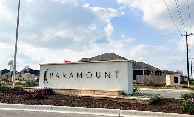 Building Photo - Beautiful 3 Bedroom Home + Study in Paramount