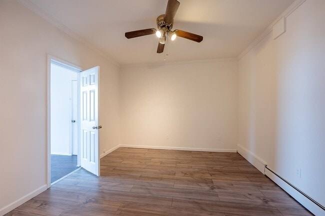 Building Photo - 48 Ravine Ave