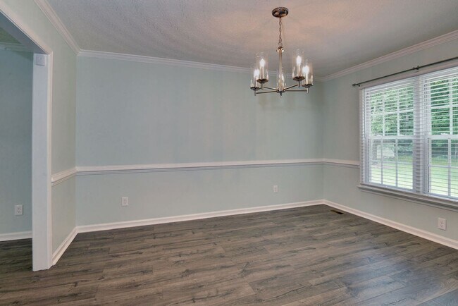 Building Photo - Renovated and Updated Woods of Tabb Home