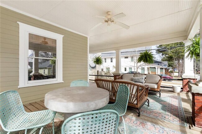 Building Photo - 95 Vannoy St SE