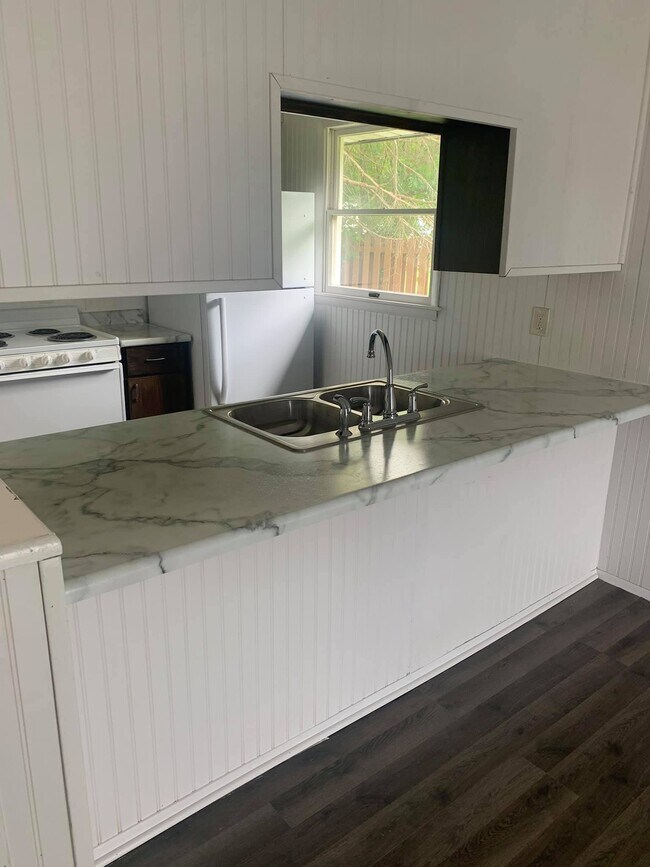 Building Photo - 406 W Alyea St