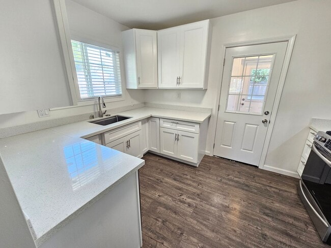 Building Photo - Beautiful Palo Alto Bungalow