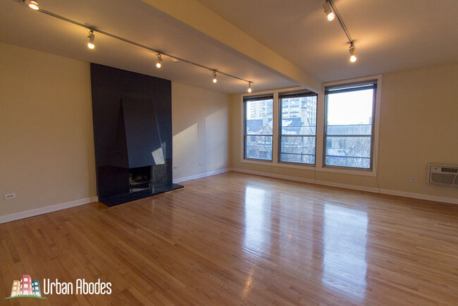 Primary Photo - 1425 N Dearborn St