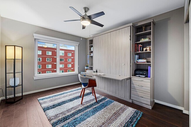 Building Photo - 2Bd/1.75Ba Seattle Condo