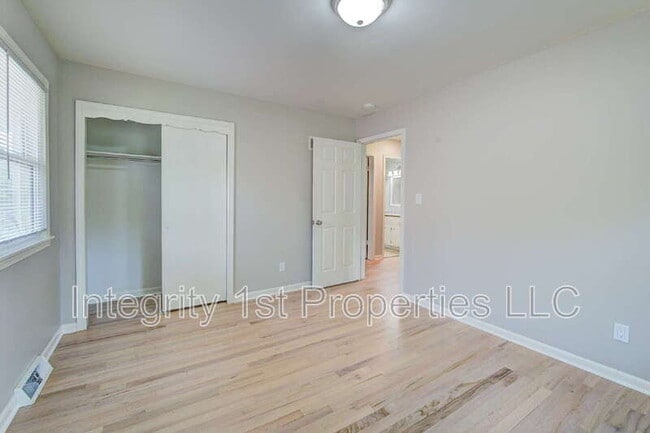 Building Photo - 6910 NW Belvidere Pkwy