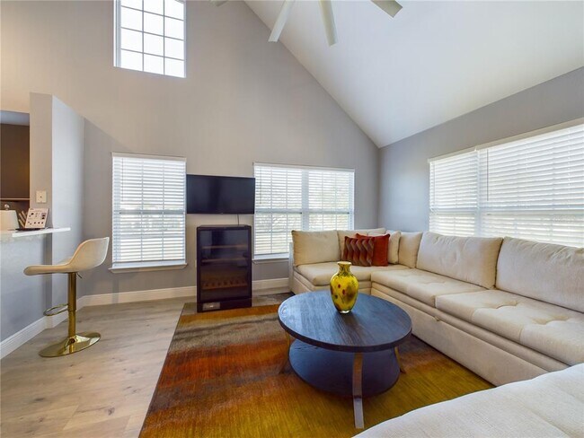 Building Photo - 5521 Rosehill Rd