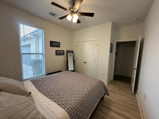 Building Photo - 39249 High Creek Dr