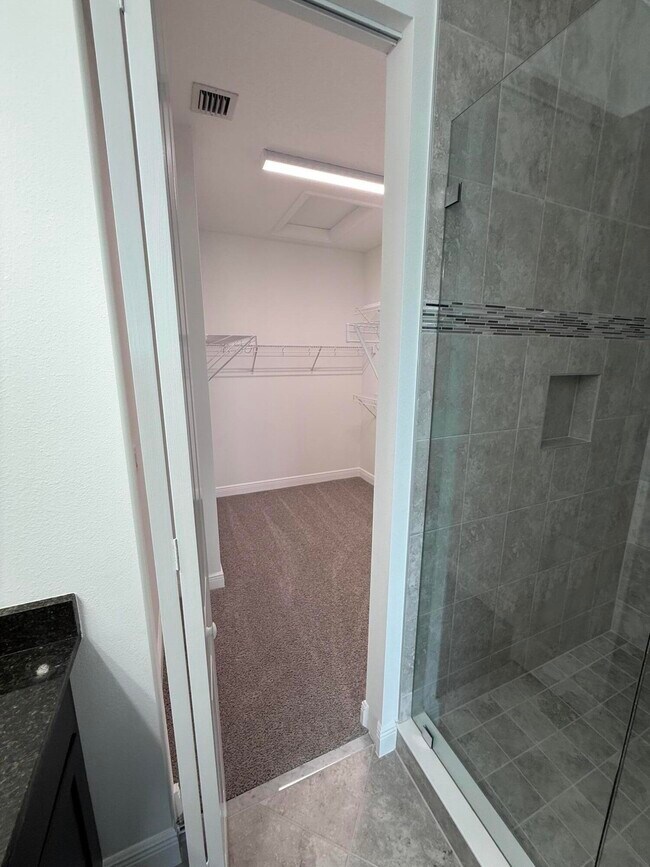 Building Photo - 4718 Longwood Lk Sq