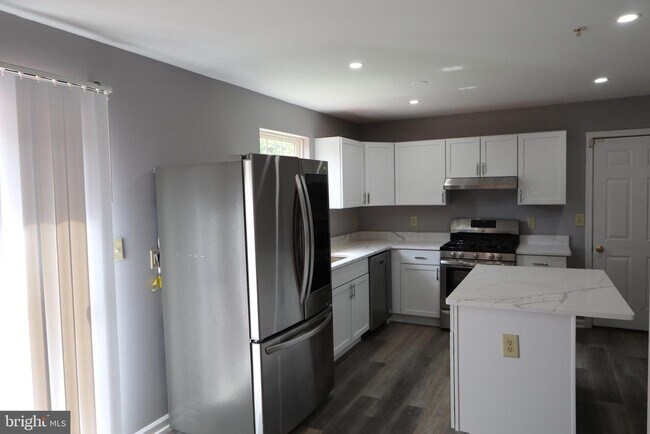 Building Photo - 5213 Zephyr Ave