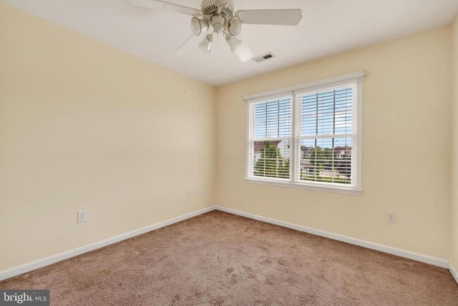 Building Photo - 33 Wild Rose Dr
