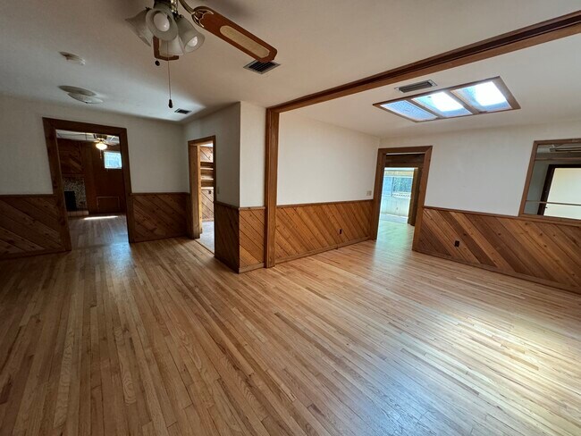 Building Photo - 1635 NW 7th Pl
