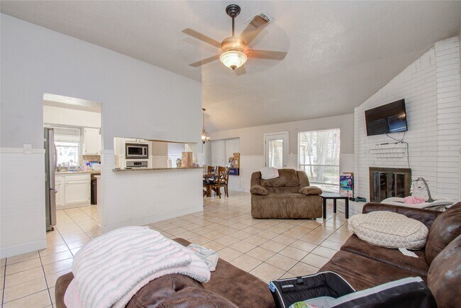 Building Photo - 5010 Village Springs Dr