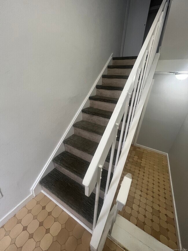 Building Photo - 140 Shepard Ave