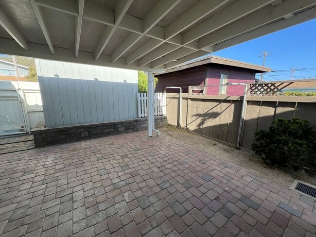 Building Photo - 2916 Dogwood Ave
