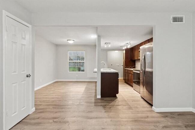 Building Photo - 12321 Ormandy St