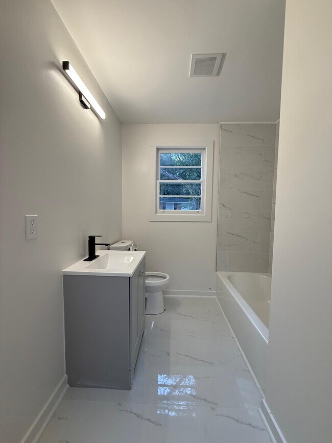 Building Photo - 308 Nottingham Rd