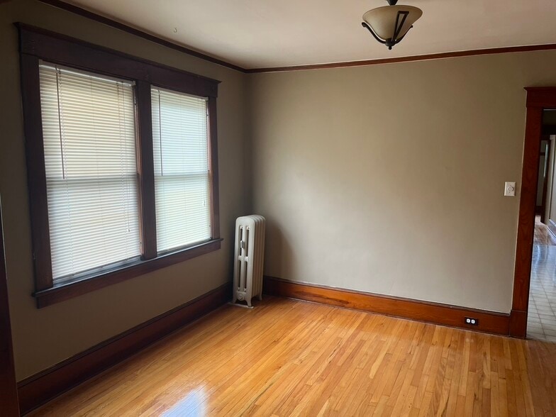Dinning Room - 105 Parker St
