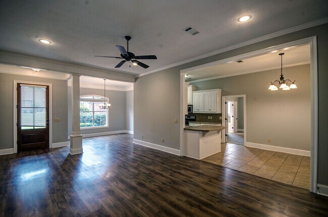 Building Photo - 123 Cedar Green Dr