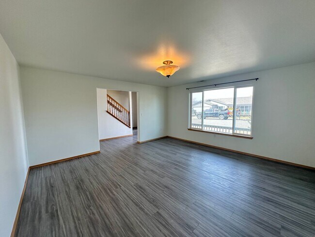 Building Photo - 4 Bedroom 3 Bathroom Home with Attached Garage, AC, and 2 Separate Living Areas!