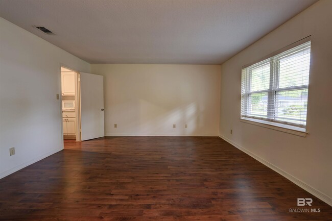 Building Photo - 54 Paddock Dr
