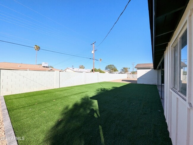 Building Photo - 121 N Flint Cir