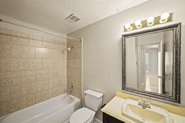 Building Photo - 21122 Southern Colony Ct