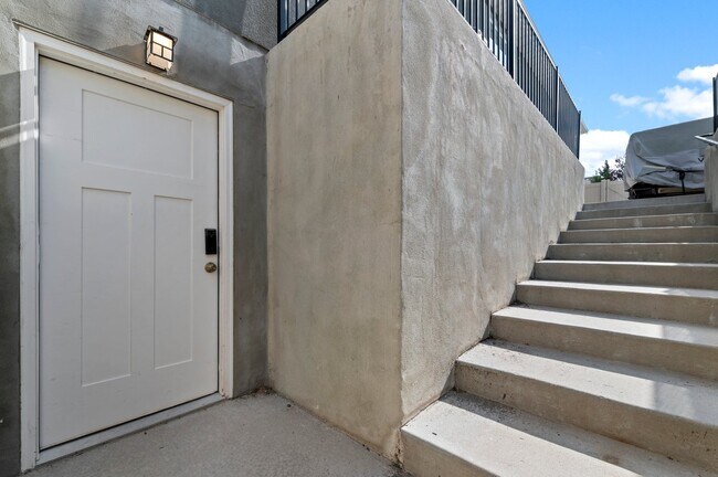 Building Photo - 14652 S Quiet Glen Dr