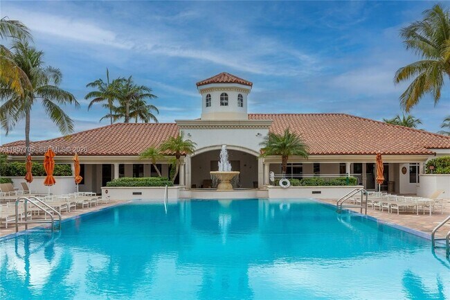 Building Photo - 20000 E Country Club Dr