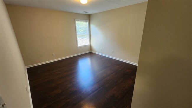 Building Photo - 5670 Winter Bluff Way NE