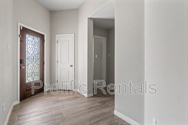 Building Photo - 6117 Verde Dr