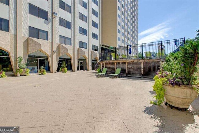 Building Photo - 2479 Peachtree Rd NE