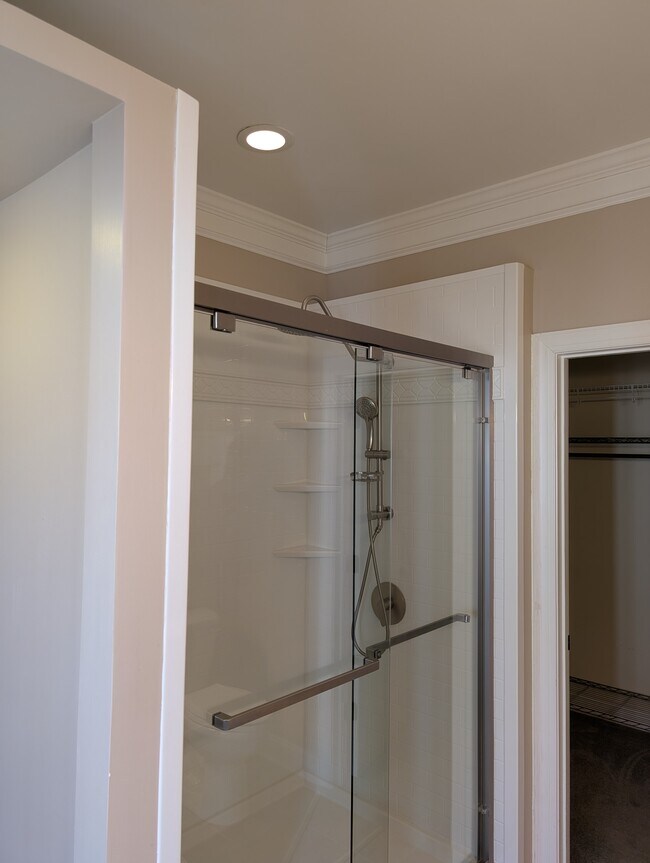 Building Photo - 6 Maxim Ct