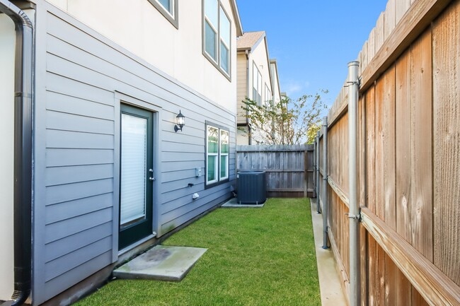 Building Photo - 329 N Centro Cir