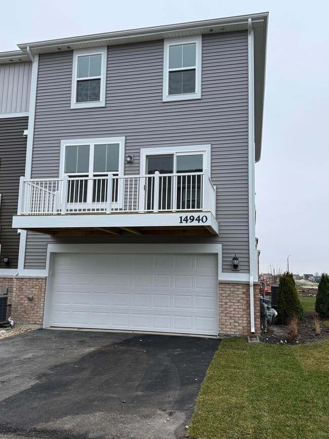 Building Photo - 14940 Dyer Ln