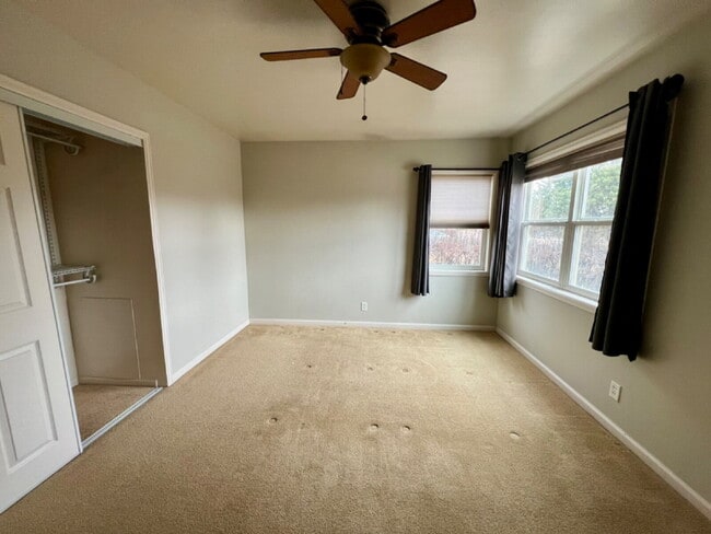 Building Photo - Great Home Close to CFD!