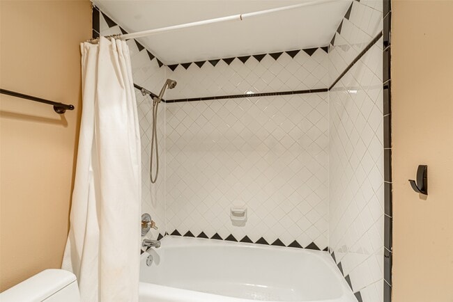 Building Photo - 14655 Champion Forest Dr Dr