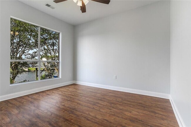 Building Photo - 242 Spinnaker Dr
