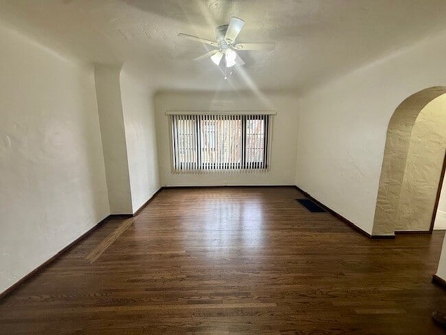 Building Photo - 1844 E 5th St.