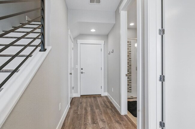 Building Photo - 6029 Benton St