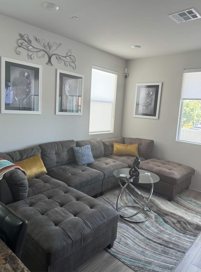 Building Photo - 211 N Vincent Ave