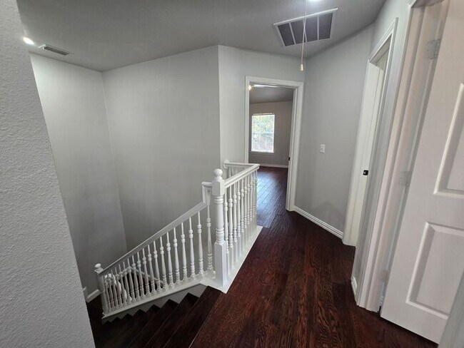 Building Photo - 6116 Thursby Ave