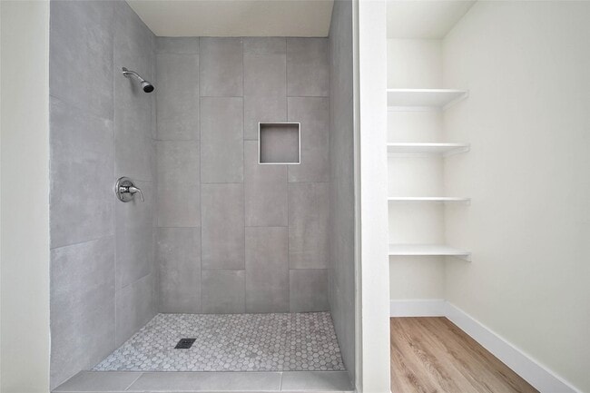 Building Photo - 5303 Bay Pines Dr