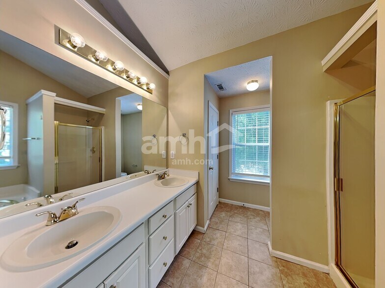 Building Photo - 1388 Glenover Way