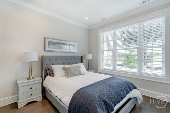 Building Photo - 433 Port St