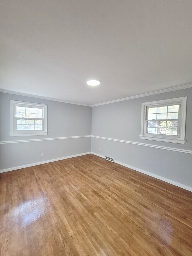 Building Photo - 2402 Fon Du Lac Rd